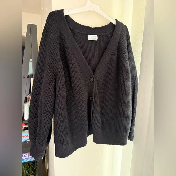 Old Navy Slouchy Boyfriend Cardigan 🖤 - Picture 2 of 5